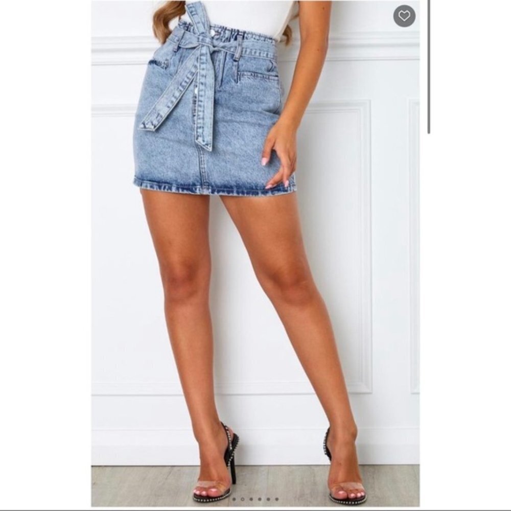 White Fox Boutique Medium belted denim skirt high waist NEW light wash - Picture 2 of 11